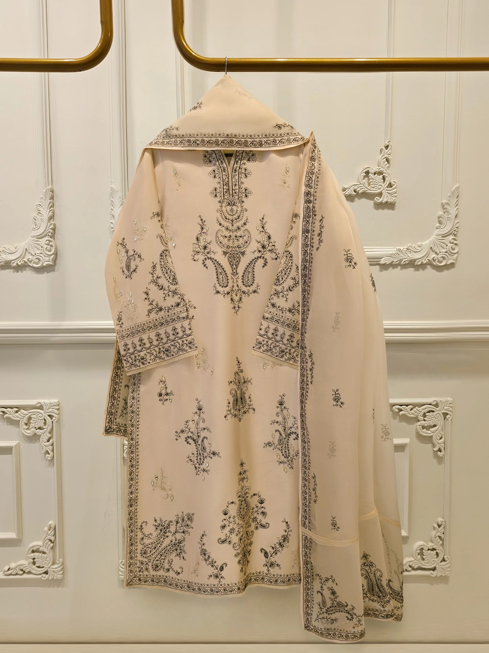 3 Piece- Pure Sheesha Silk Embroidered Suit S114239