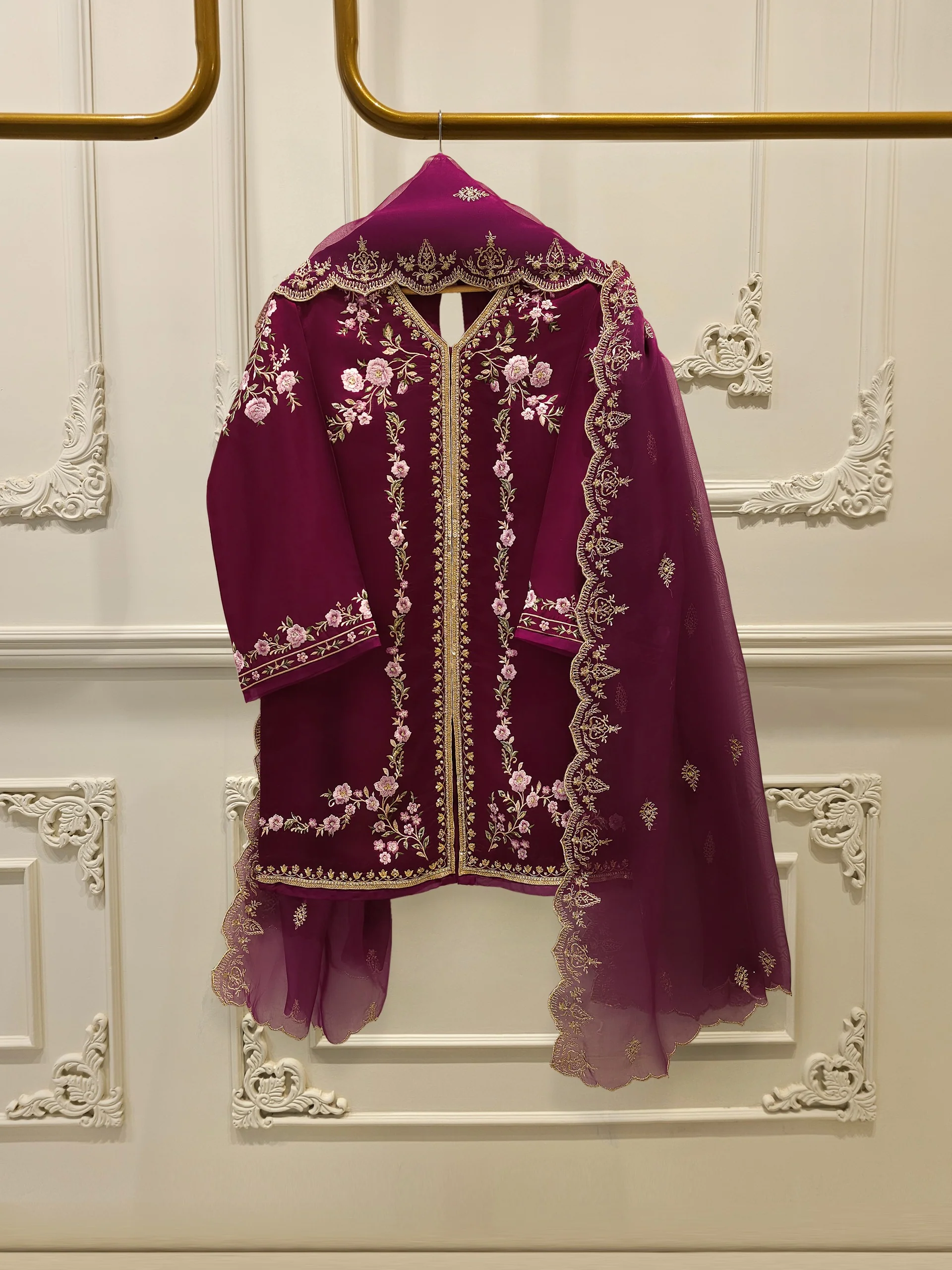 3 Piece-  Pure Embroidered Sheesha Silk Suit S112927