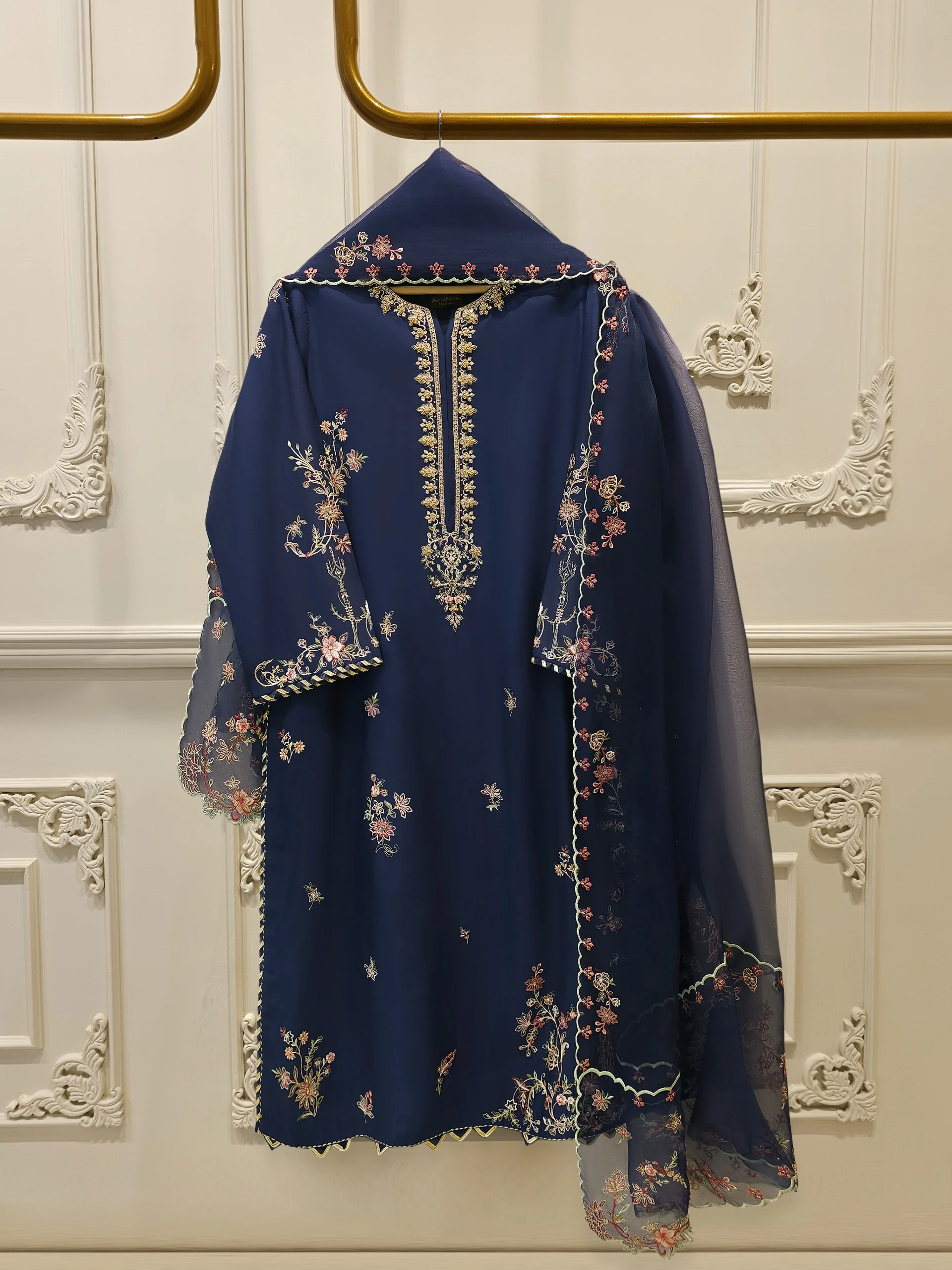 3 Piece - Pure Khaddi Silk Embroidered Suit S114158
