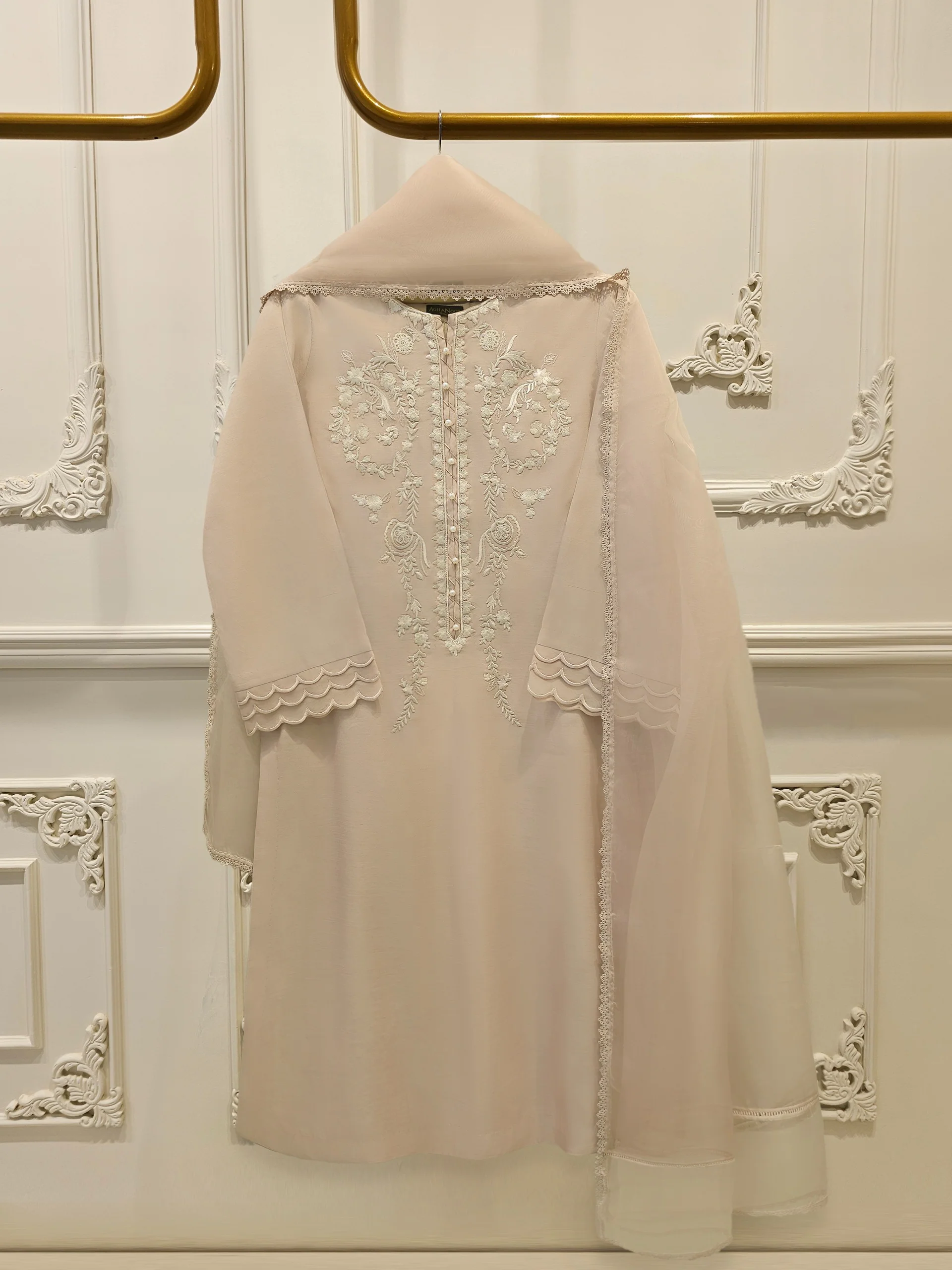 3 Piece - Pure Khaddi Silk Embroidered Suit S114283
