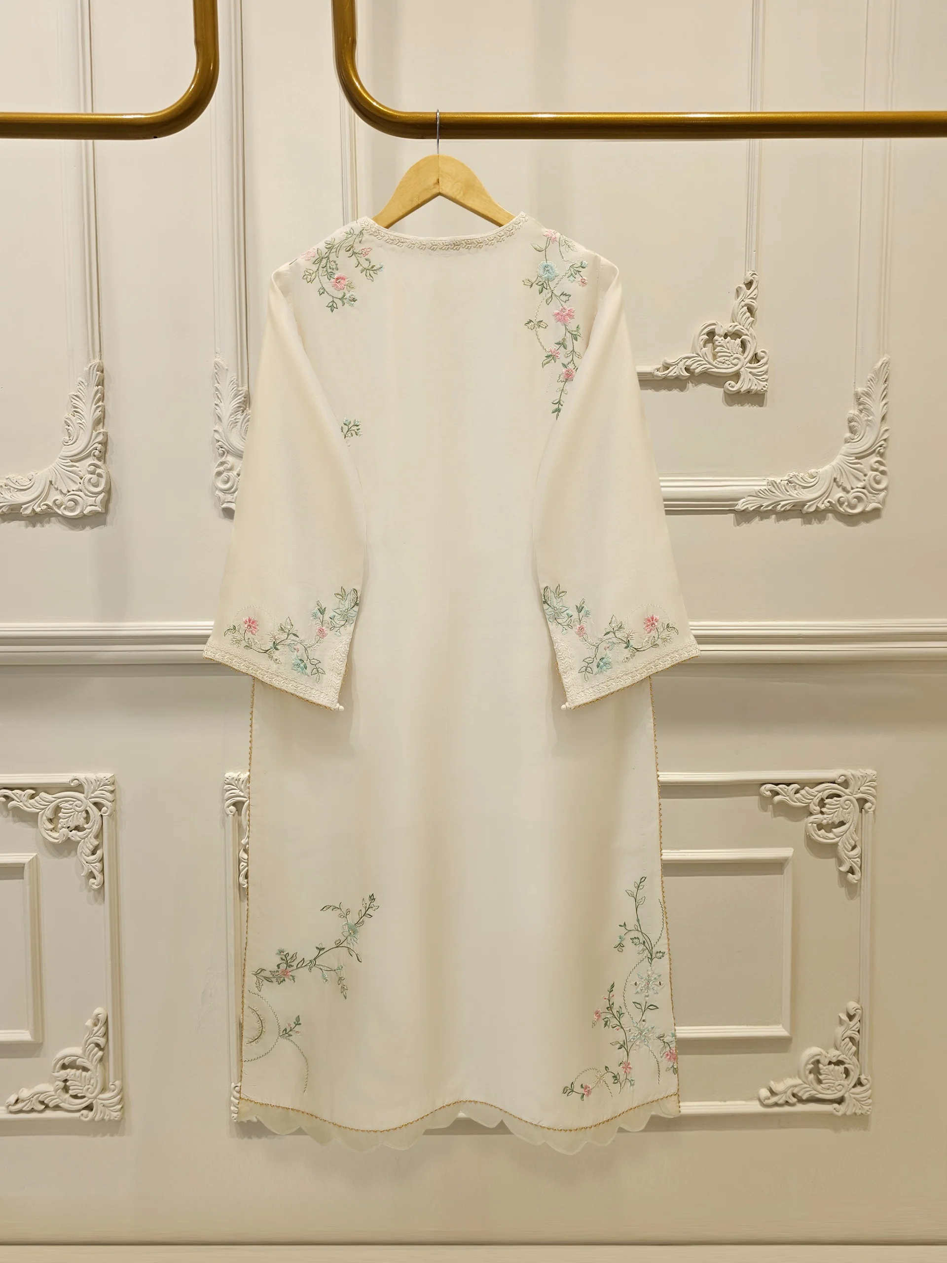 3 Piece- Pure Sheesha Silk Embroidered Suit S113718 - Image 5