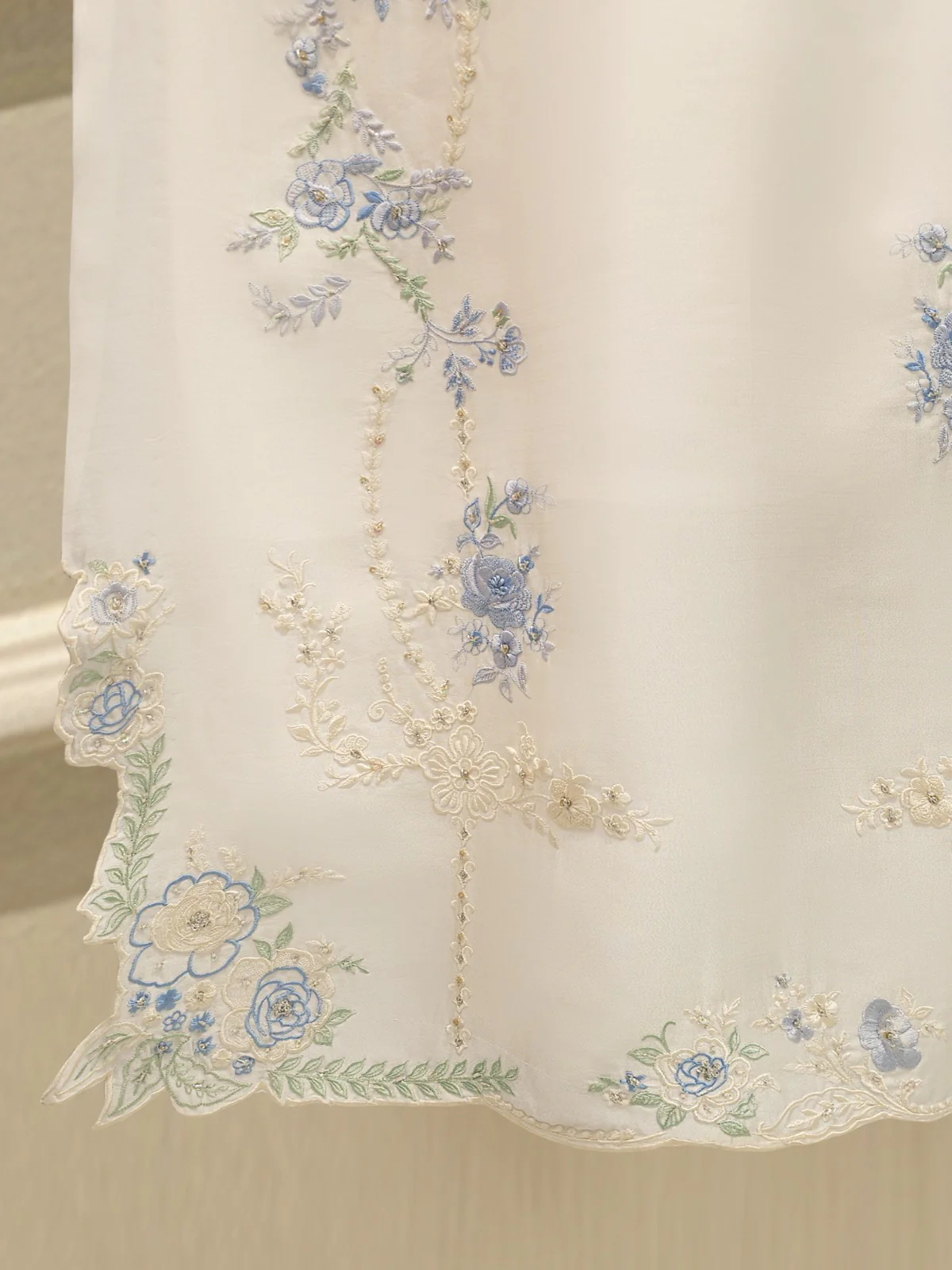 3 Piece- Pure Sheesha Silk Embroidered Suit S113782 - Image 4