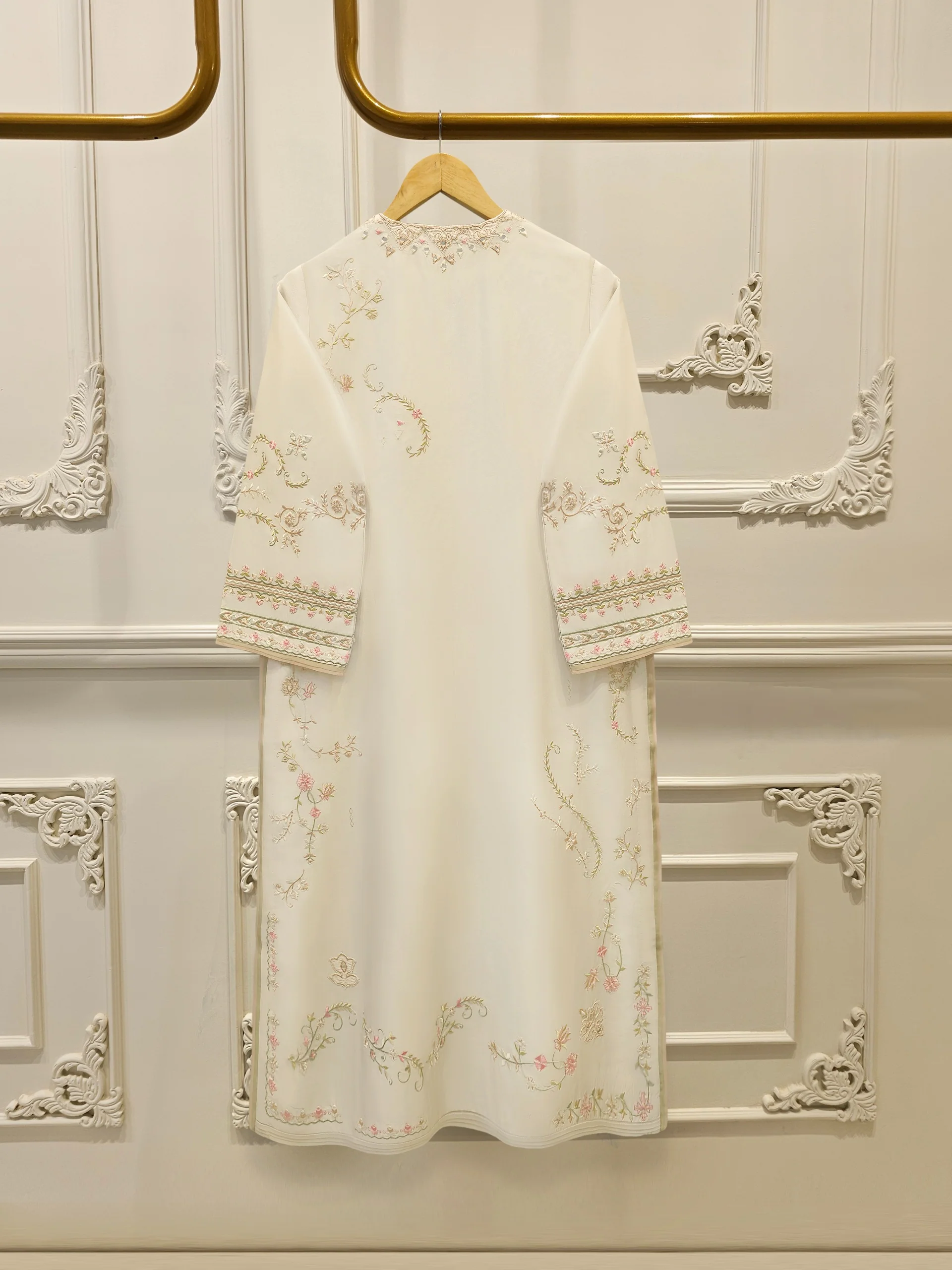 3 Piece- Pure Sheesha Silk Embroidered Suit S114251 - Image 2